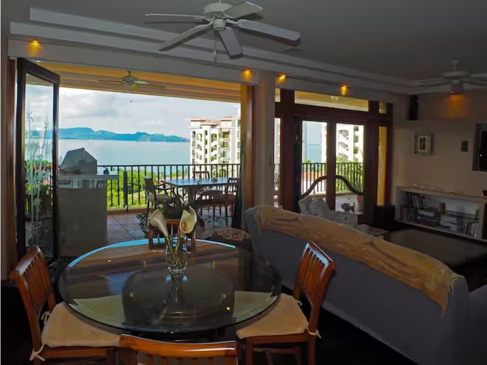 Luxury Oceanview Penthouse – Long-Term Stay in Flamingo Beach