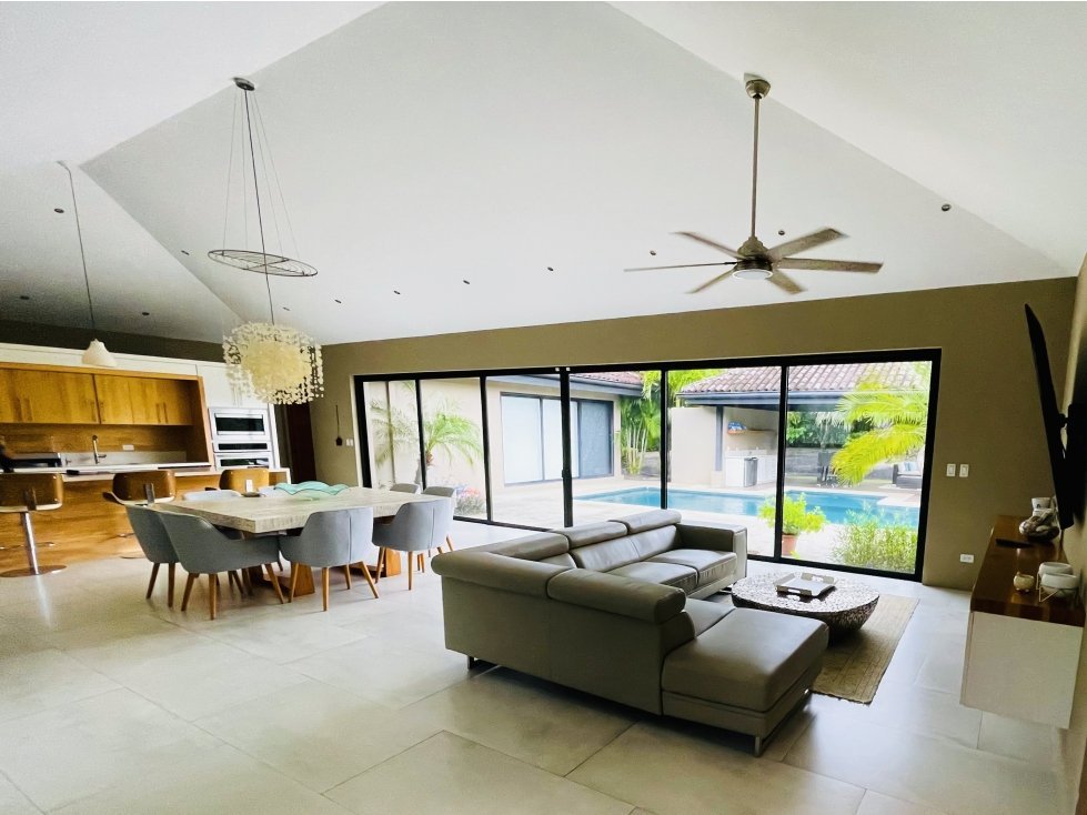 Luxury Family Villa for Long-Term Rent in Hacienda Pinilla