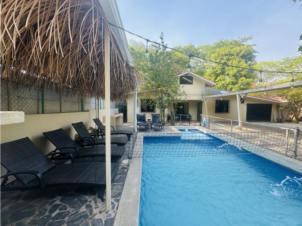 Casa de 4 Habitaciones con Piscina en Alquiler – Surfside, Playa Potrero