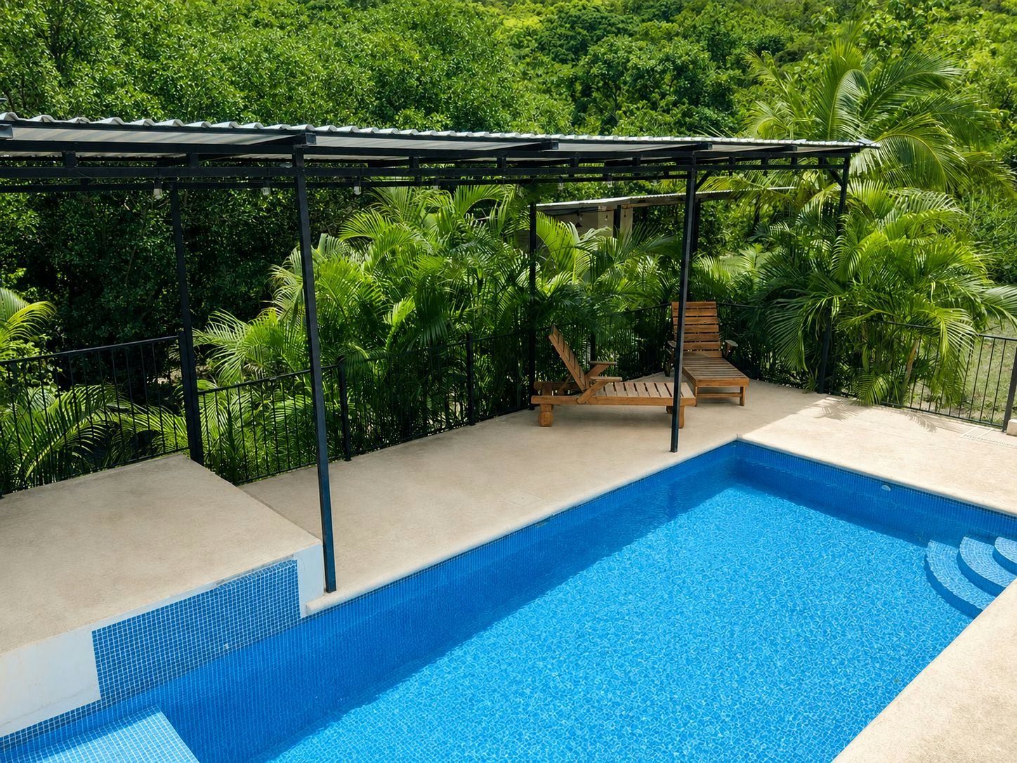 Amplia Casa en Alquiler con Piscina Privada y Vista a las Montañas